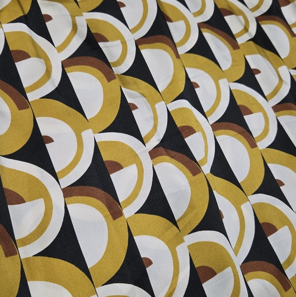 Zara Geometric Satin Soft Print Top, regular fit, Small - Picture 12 of 13